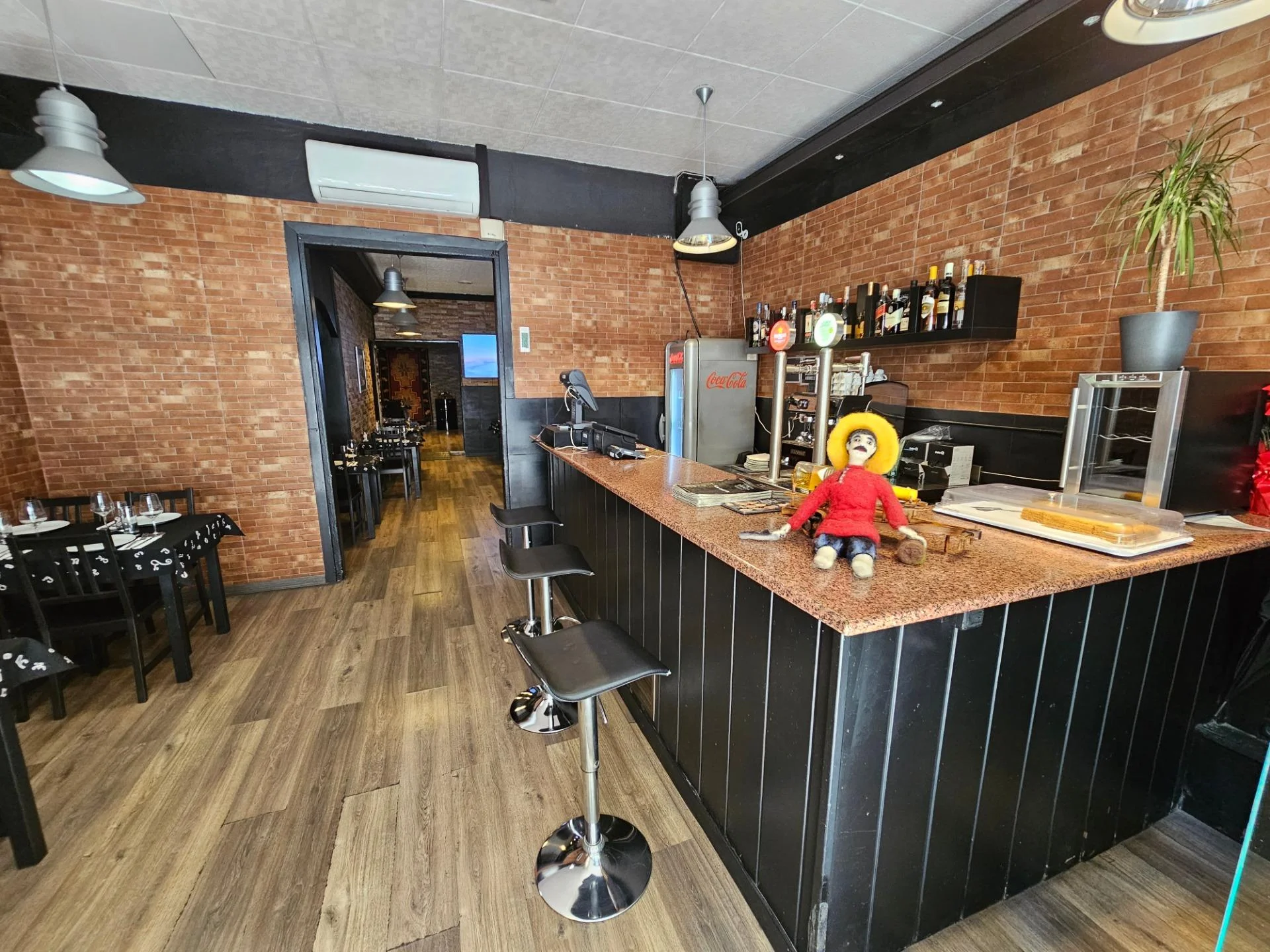 Local comercial en Eixample, 118 m²