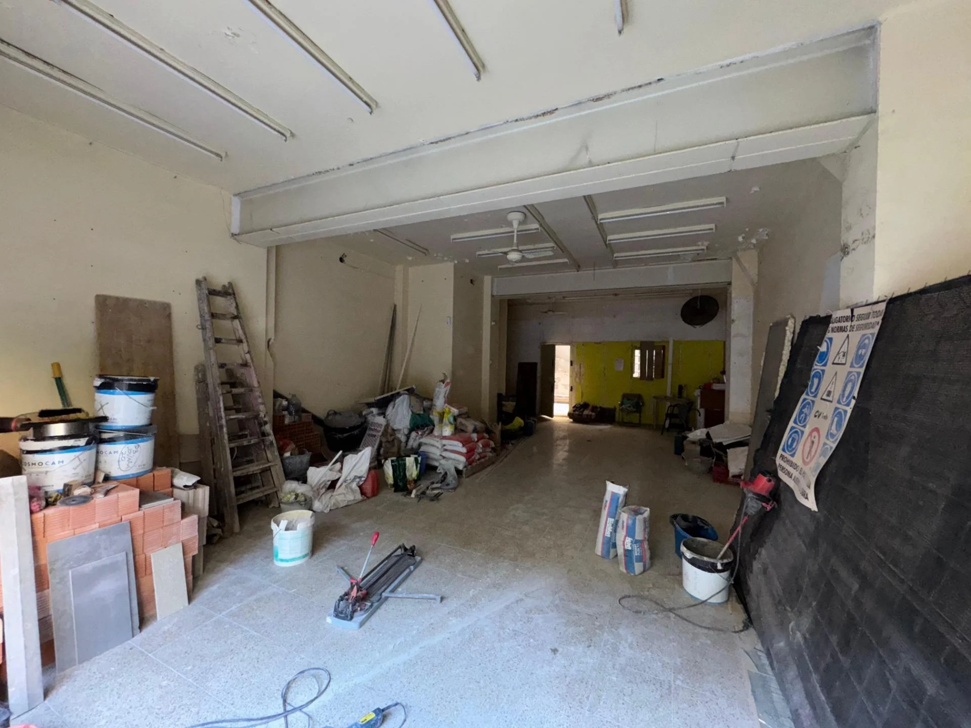 Local comercial reformado en Calella