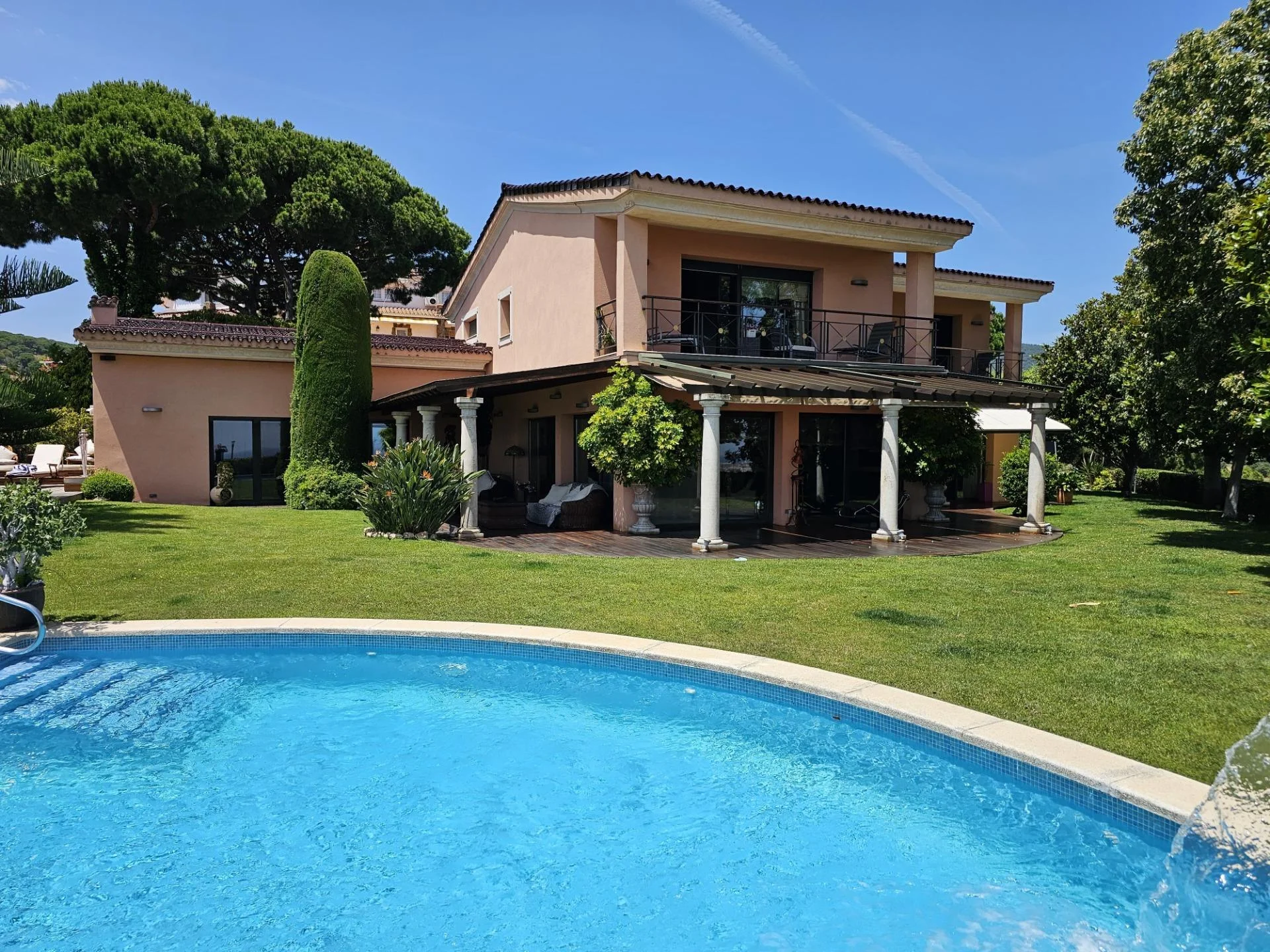 Refurbished Calella house with 6 bedrooms