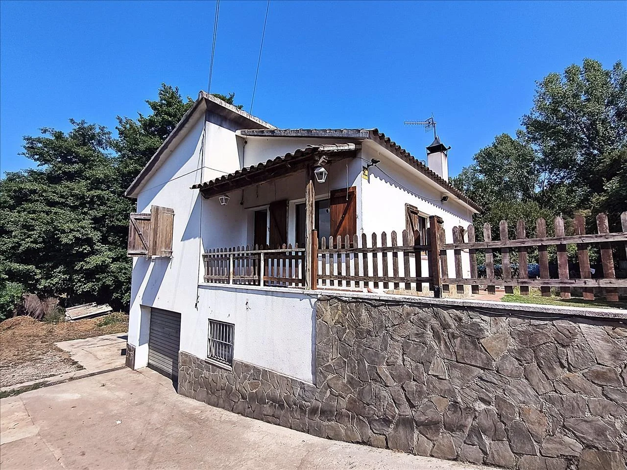 Five-bedroom house in Canada Park