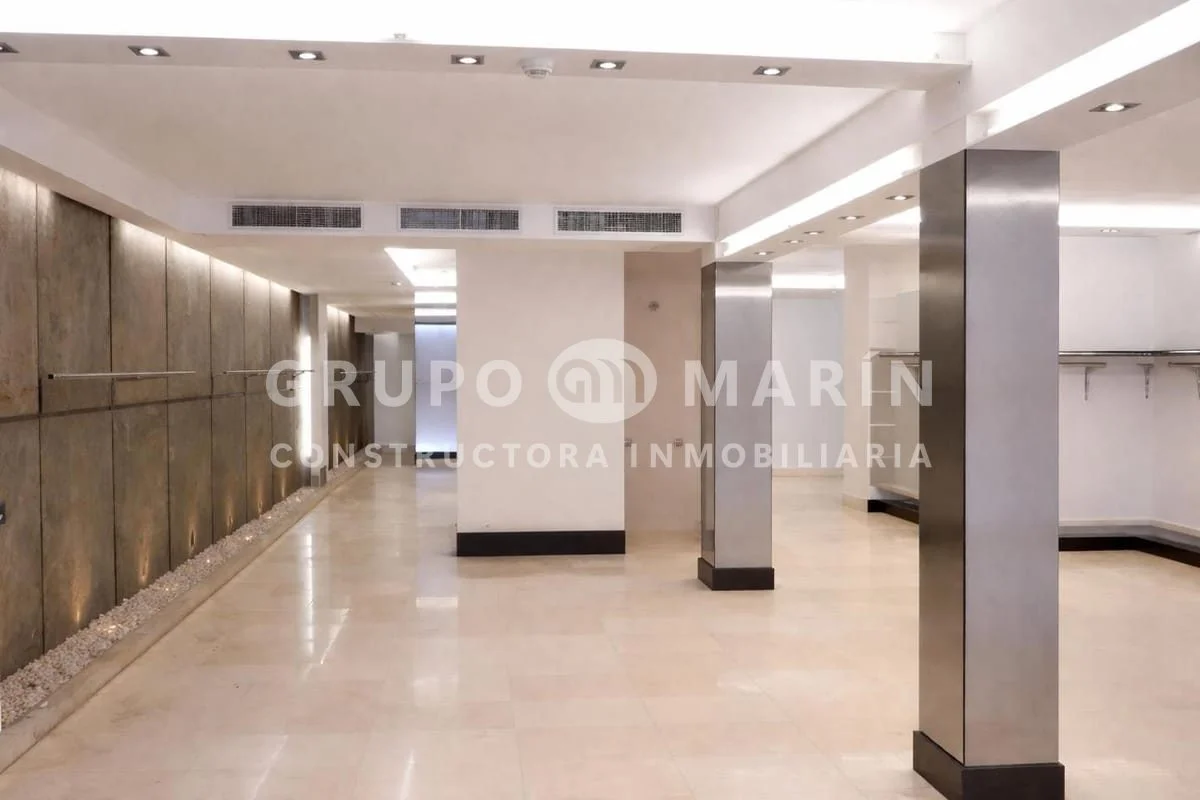 Local comercial de tres plantas, 263 m²