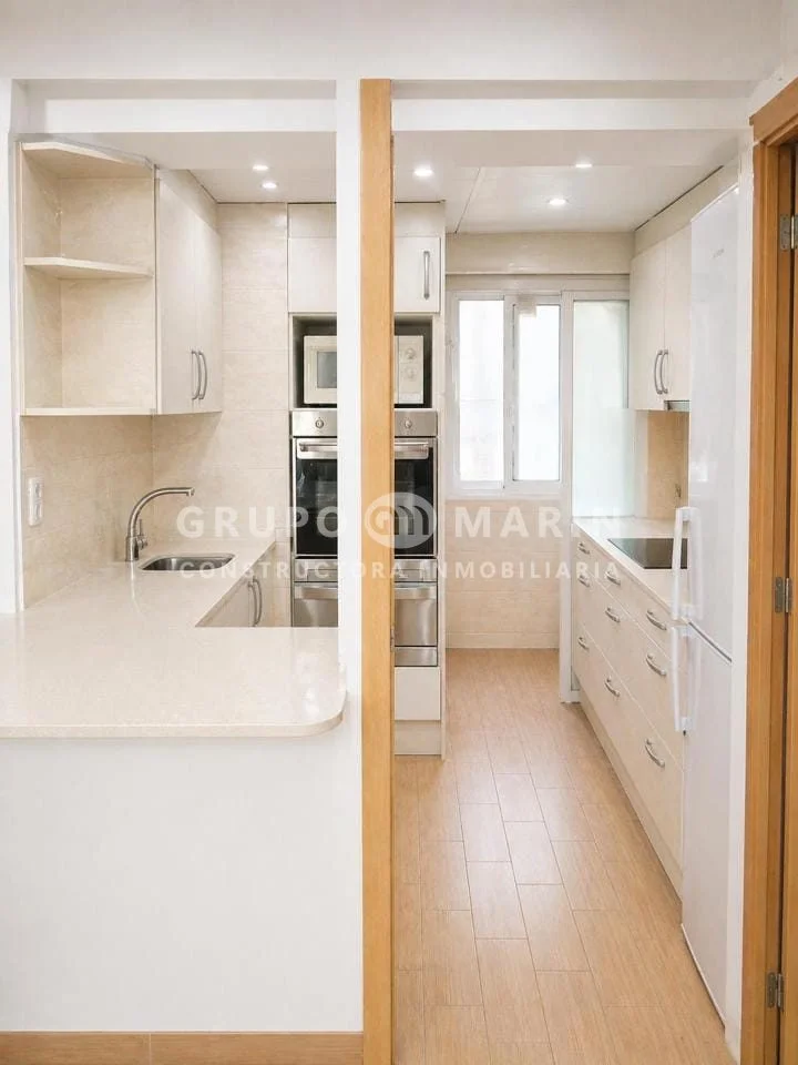 Bright top-floor flat in Barcelona