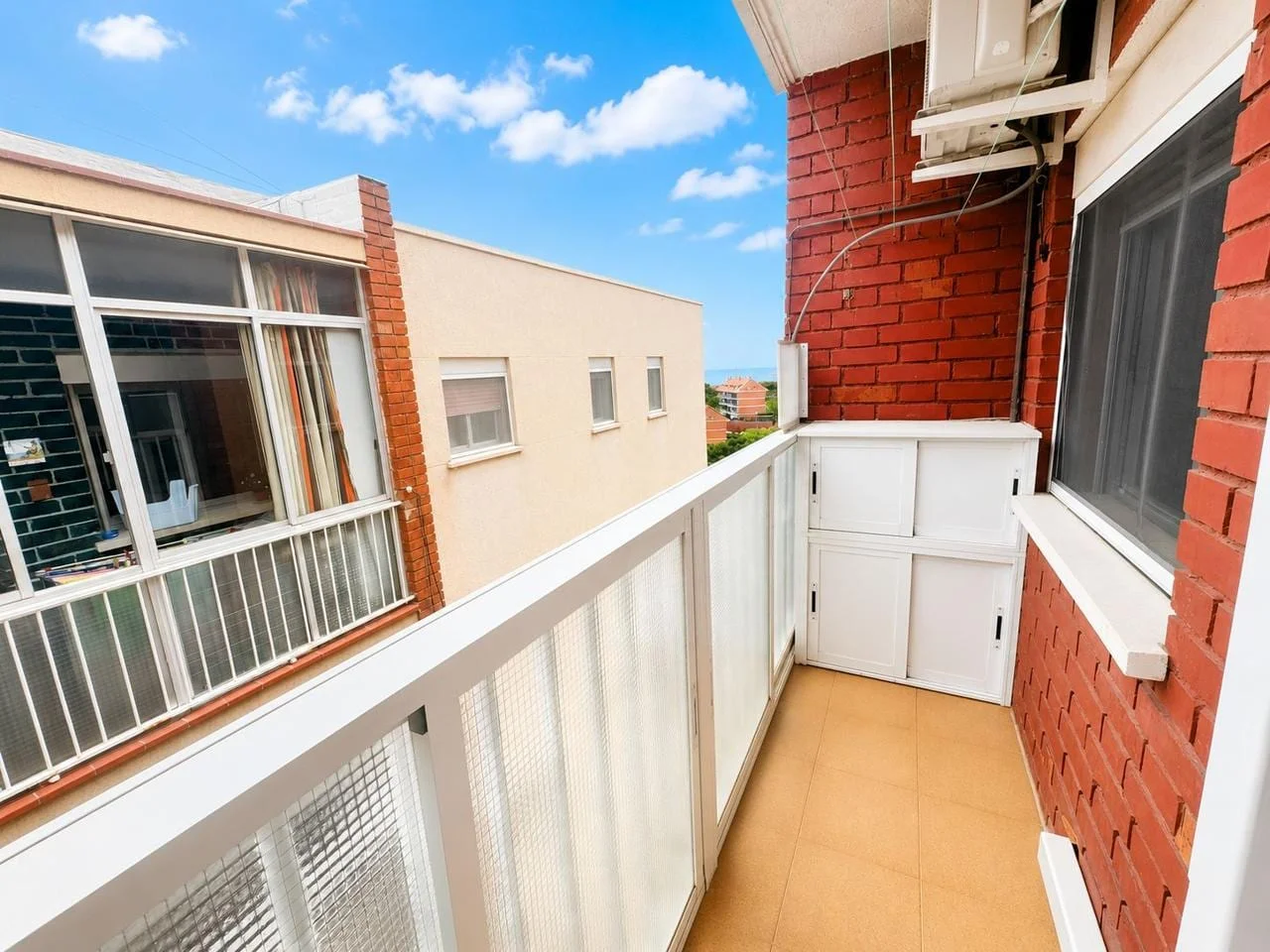 Bright Montgat flat near the sea