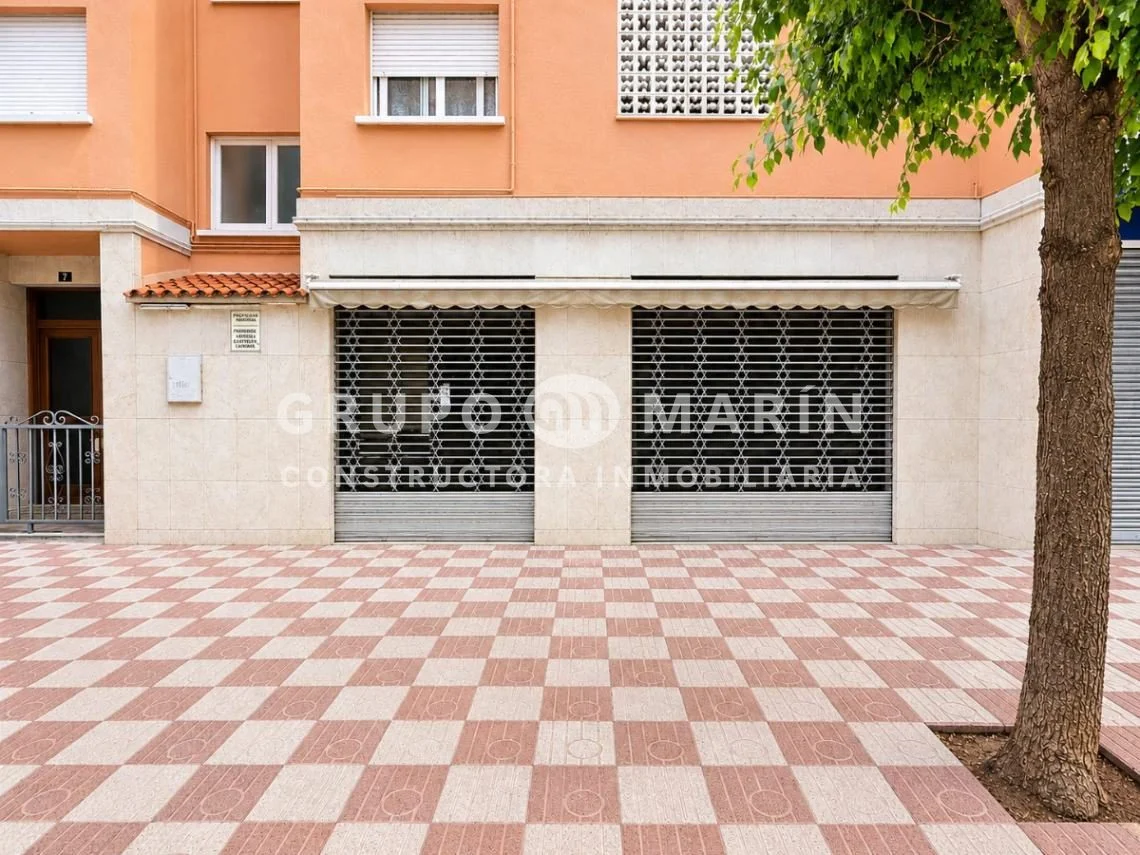Local comercial diáfano en Els Pins