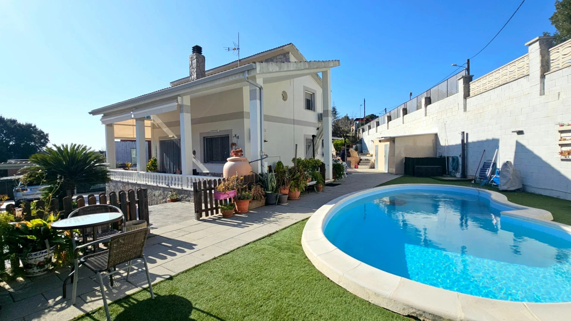 Casa orientada al suroeste con piscina privada