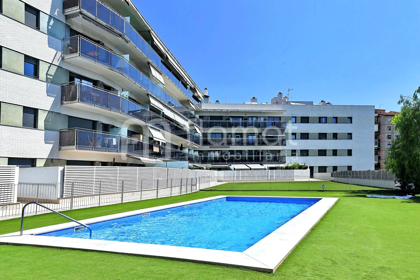 VPO exterior flat with three bedrooms