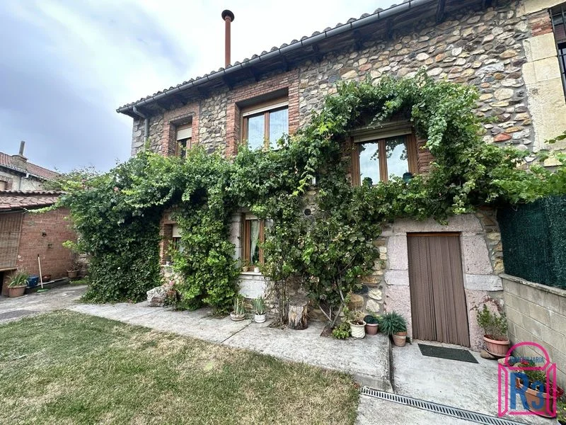 Renovated Torío house, 4 bedrooms