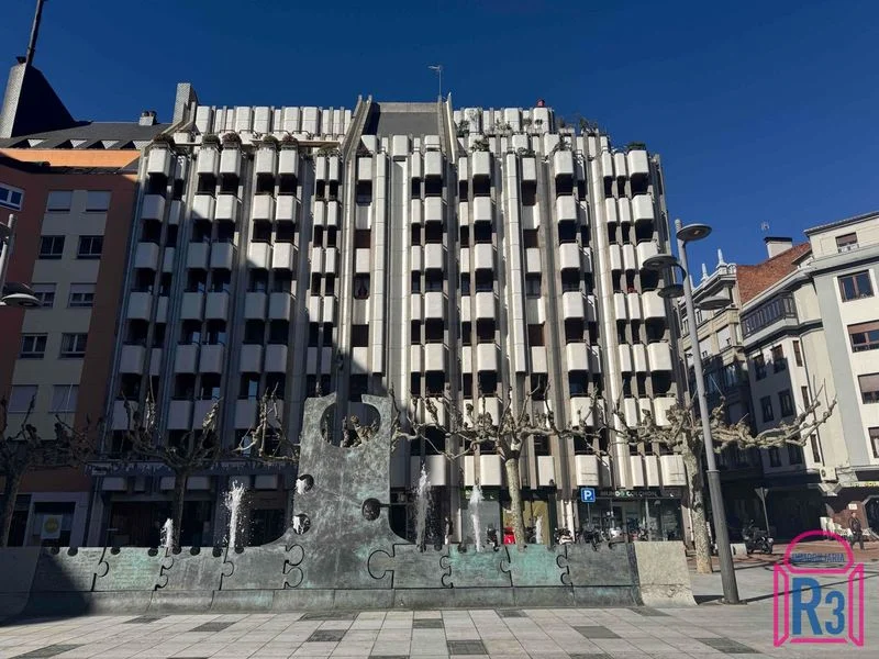 Oficina céntrica en León con tres plazas