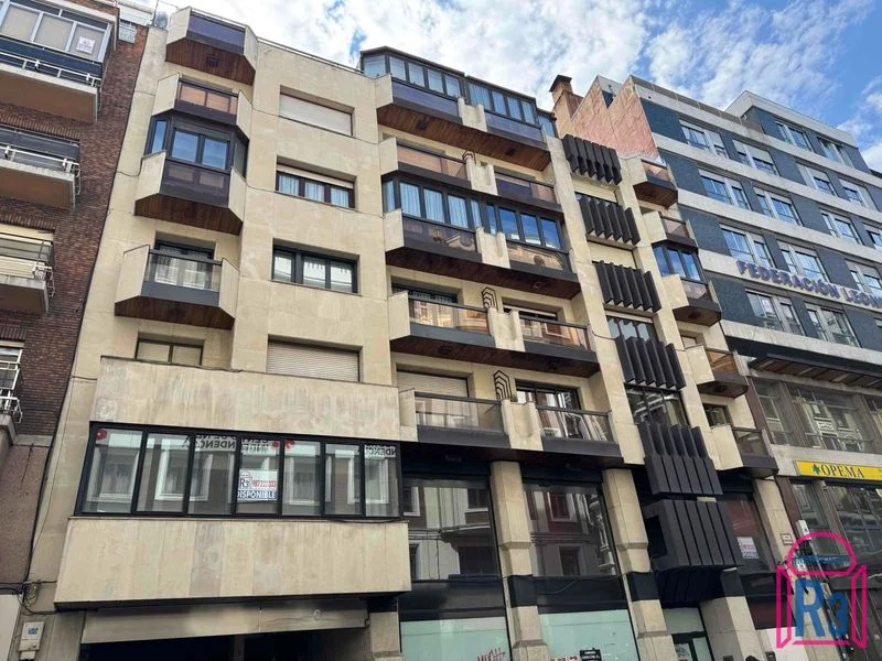 Central León office floor, 373 m²