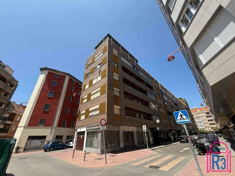 Four-bedroom exterior flat in León