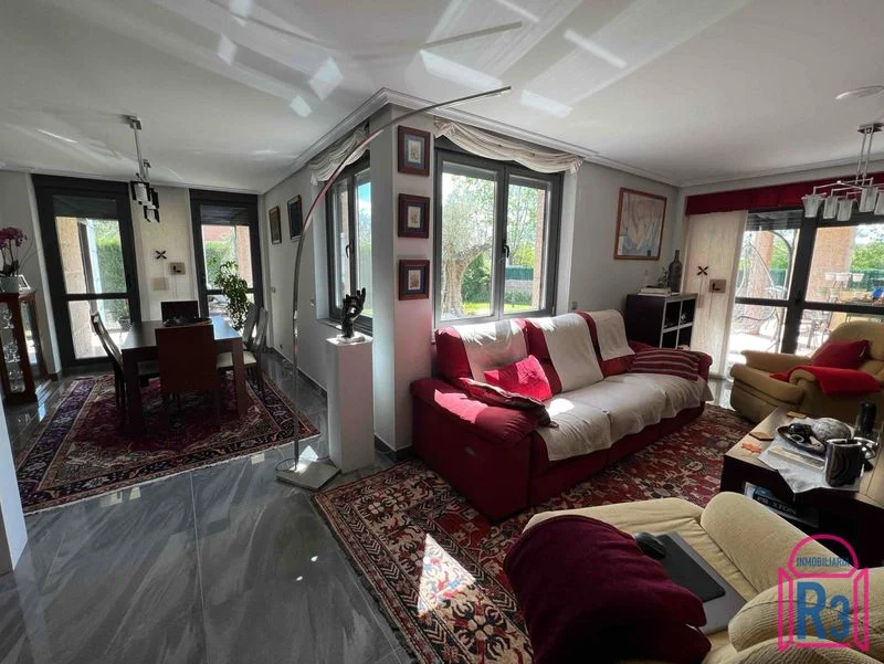 Chalet independiente en Villaquilambre de 487 m²