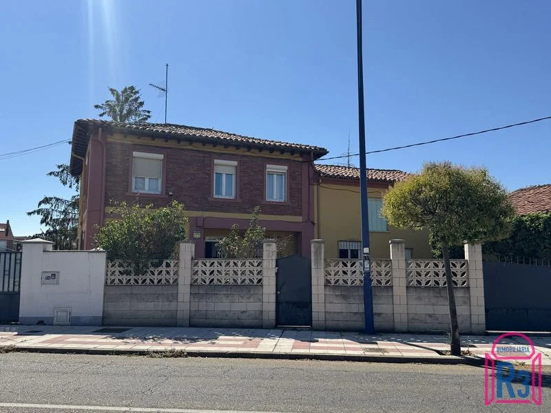 Detached house near Centro de Salud