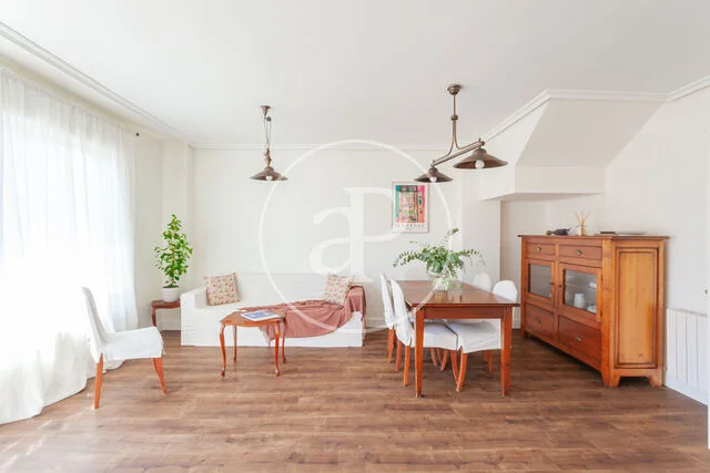 Four-bedroom duplex with communal pool