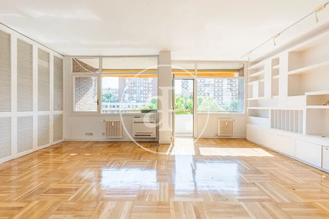 Four Caminos flat with terrace potential