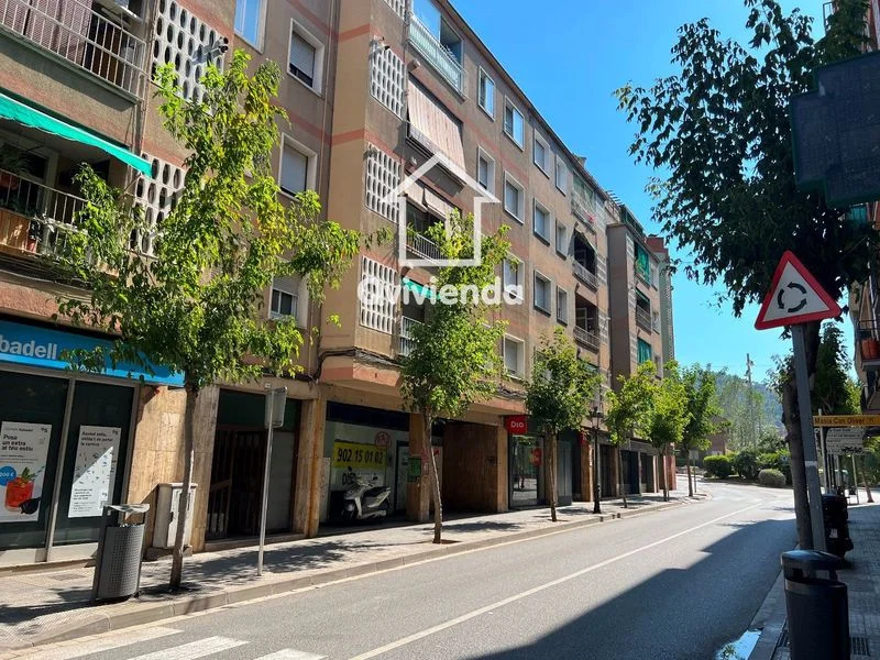 Piso ocupado de tres dormitorios en Montornés