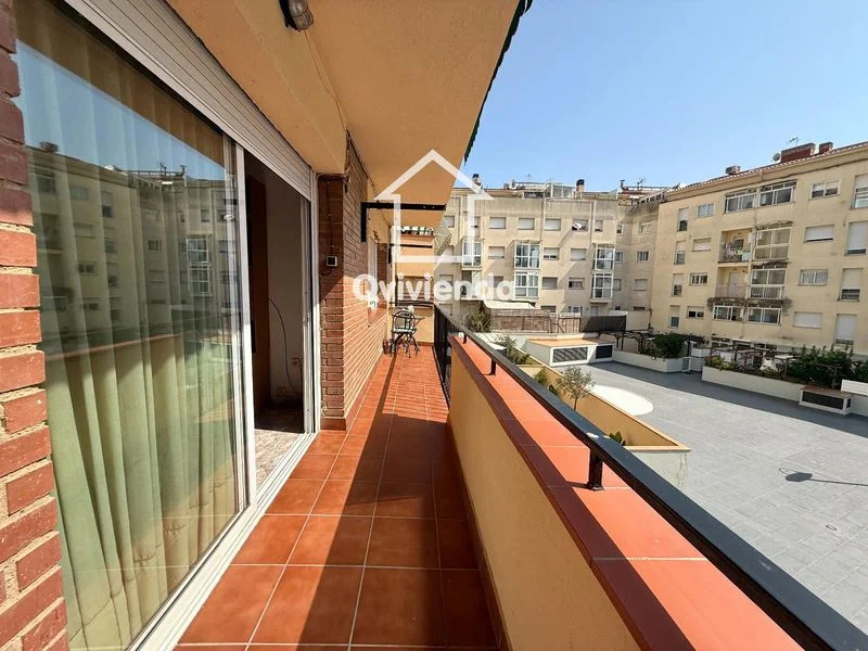 Spacious Terrassa flat, four bedrooms