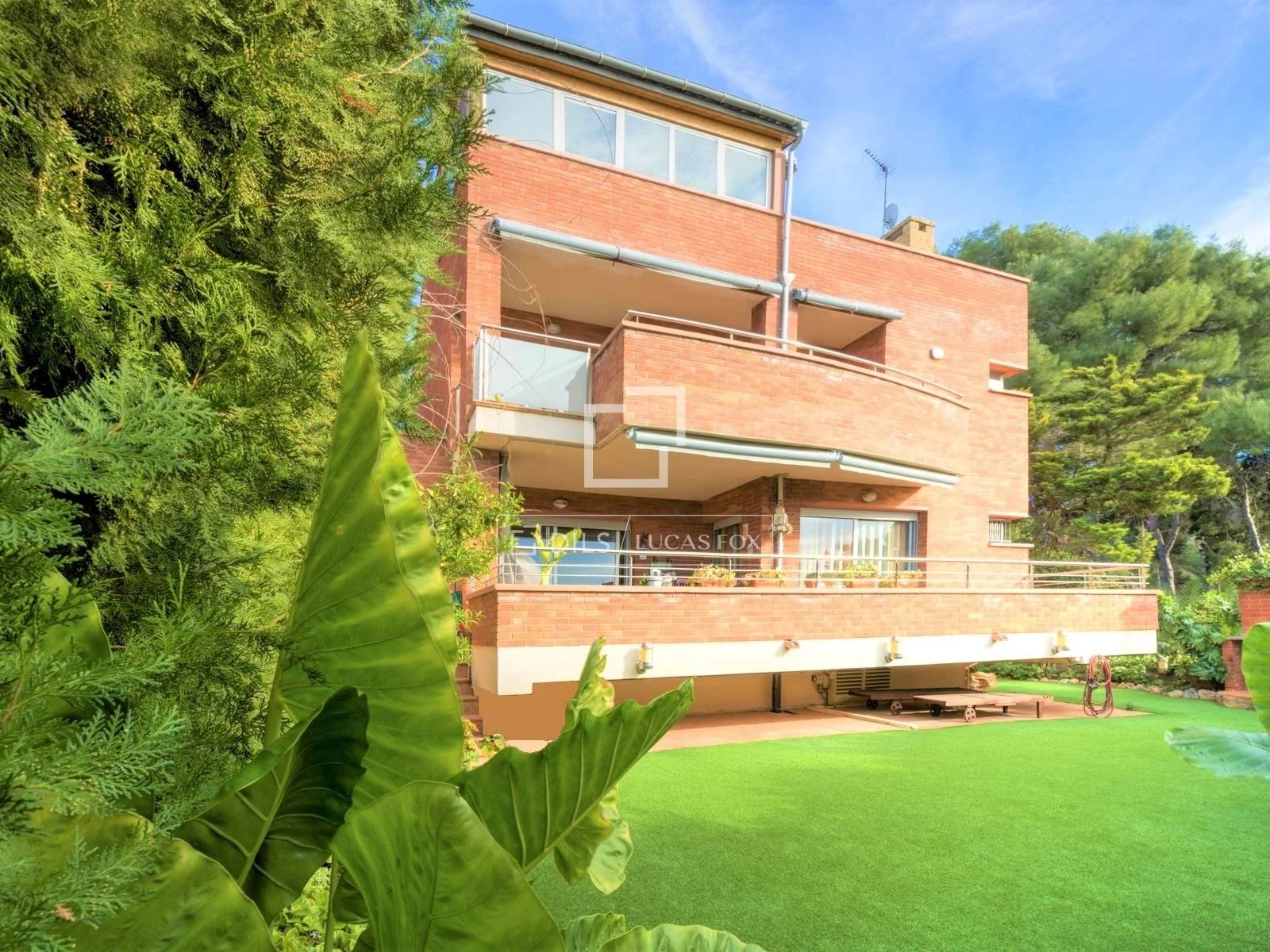 Sea-view Tarragona villa, 6 bedrooms