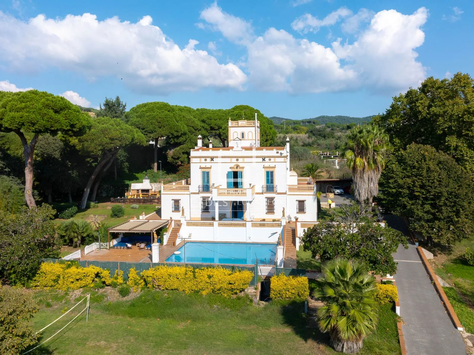 Villa histórica de 13 dormitorios en finca agrícola