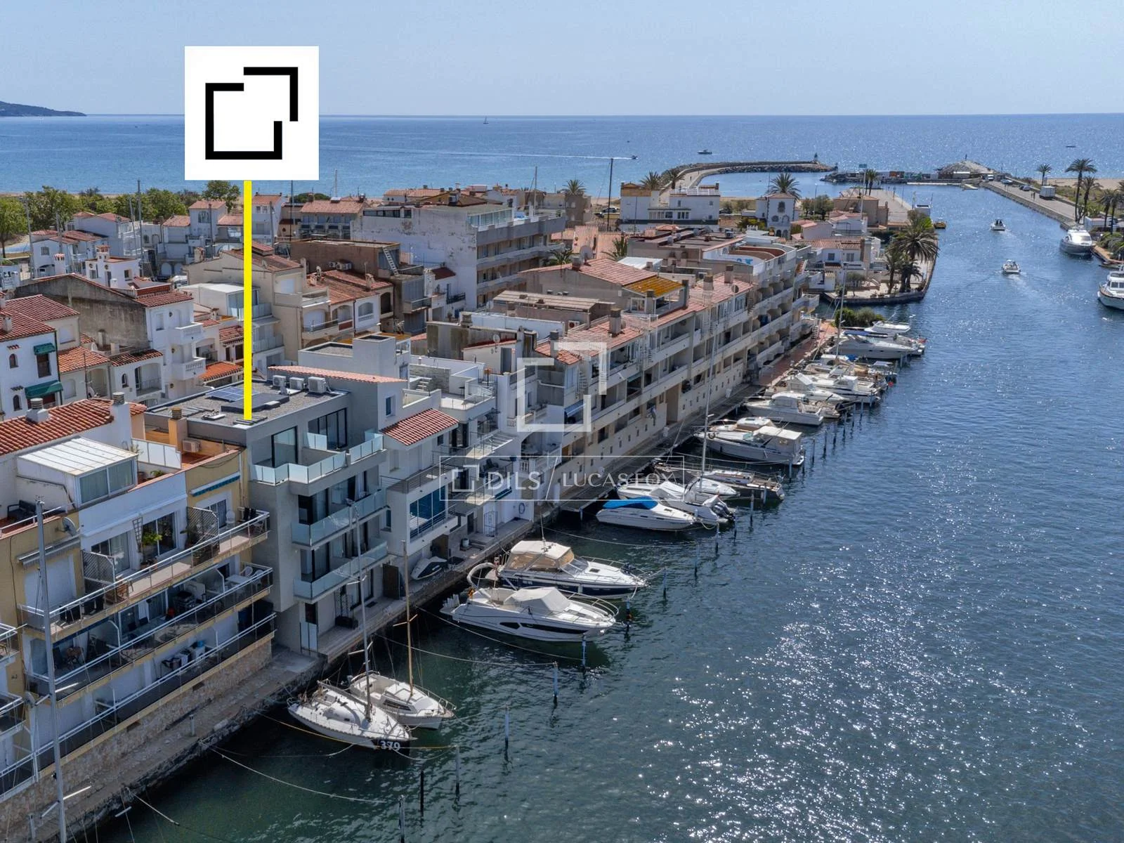 Villa junto al canal con amarre privado