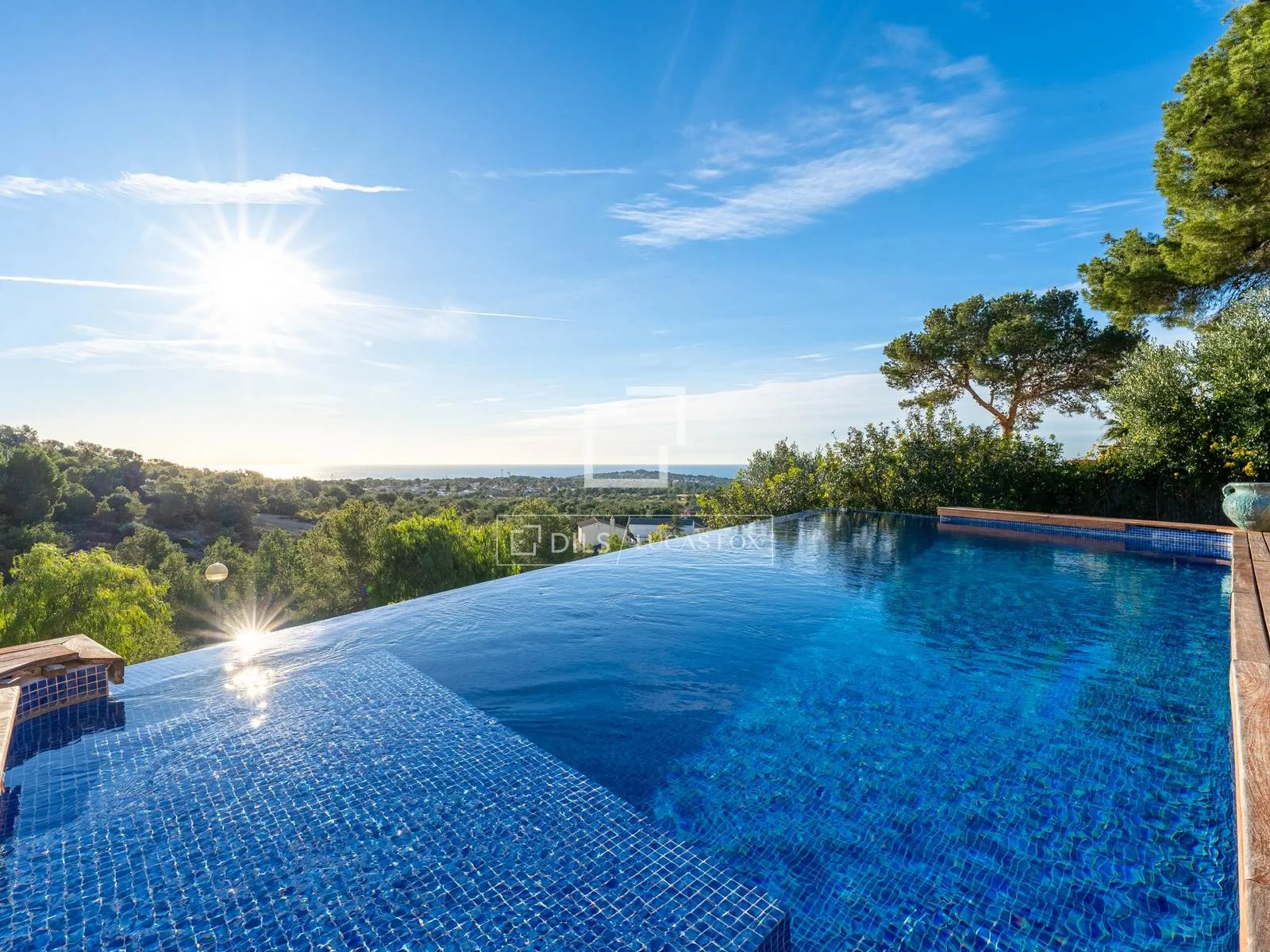 Villa with pool and sea views