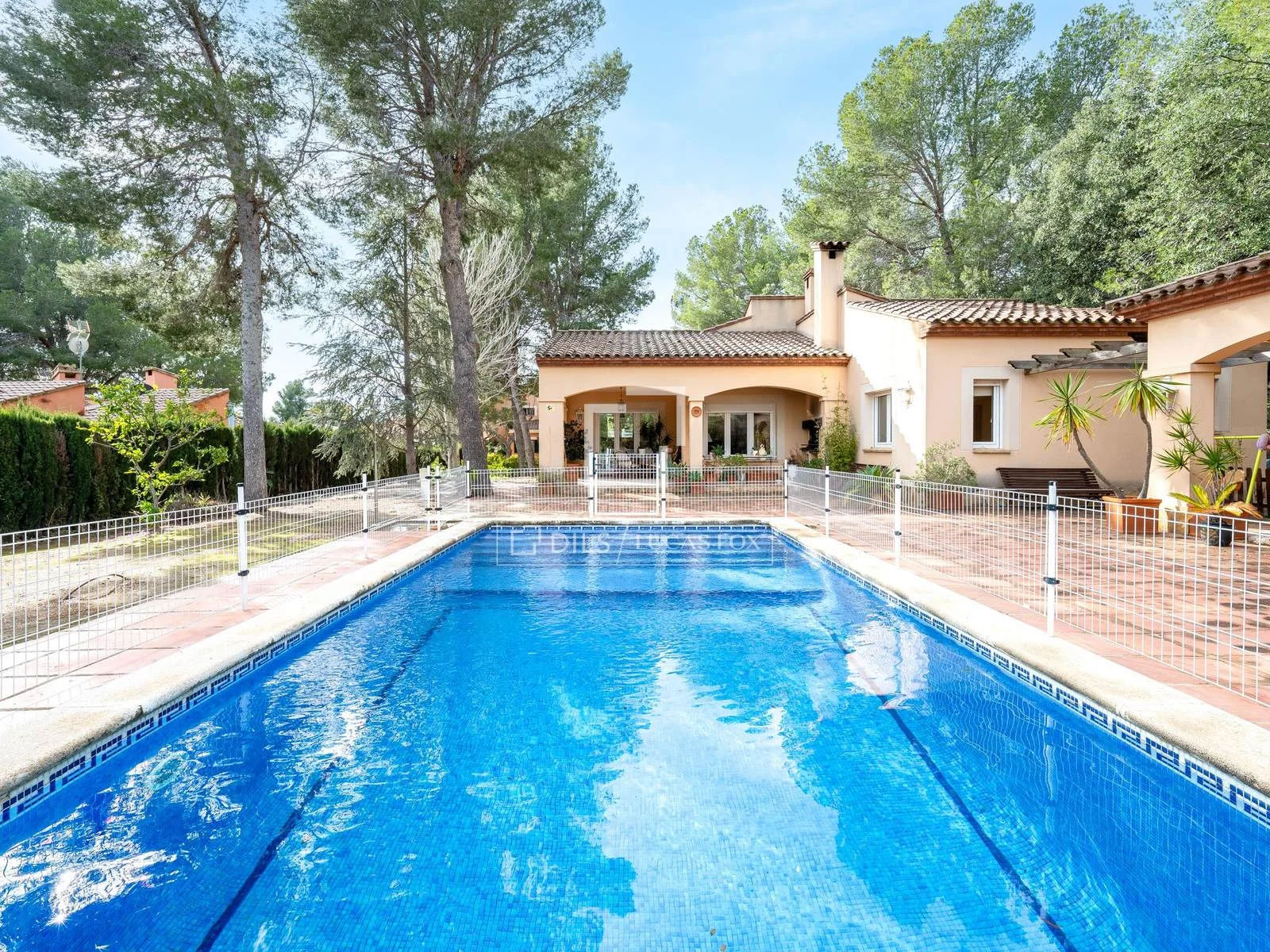 Five-bedroom single-floor Bonmont golf villa