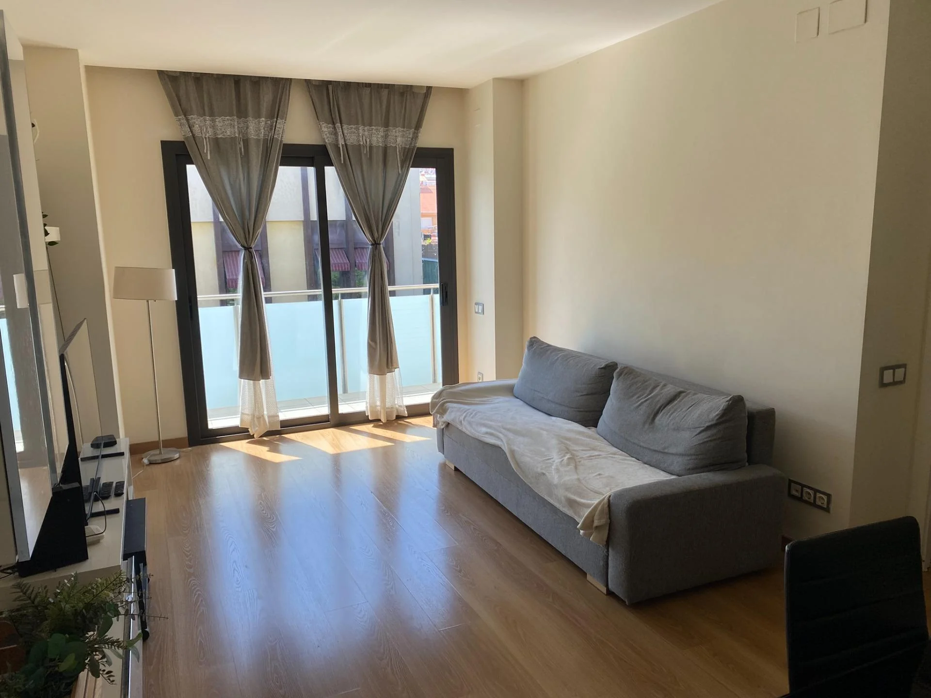 Tenanted La Sagrera flat, 60 m²