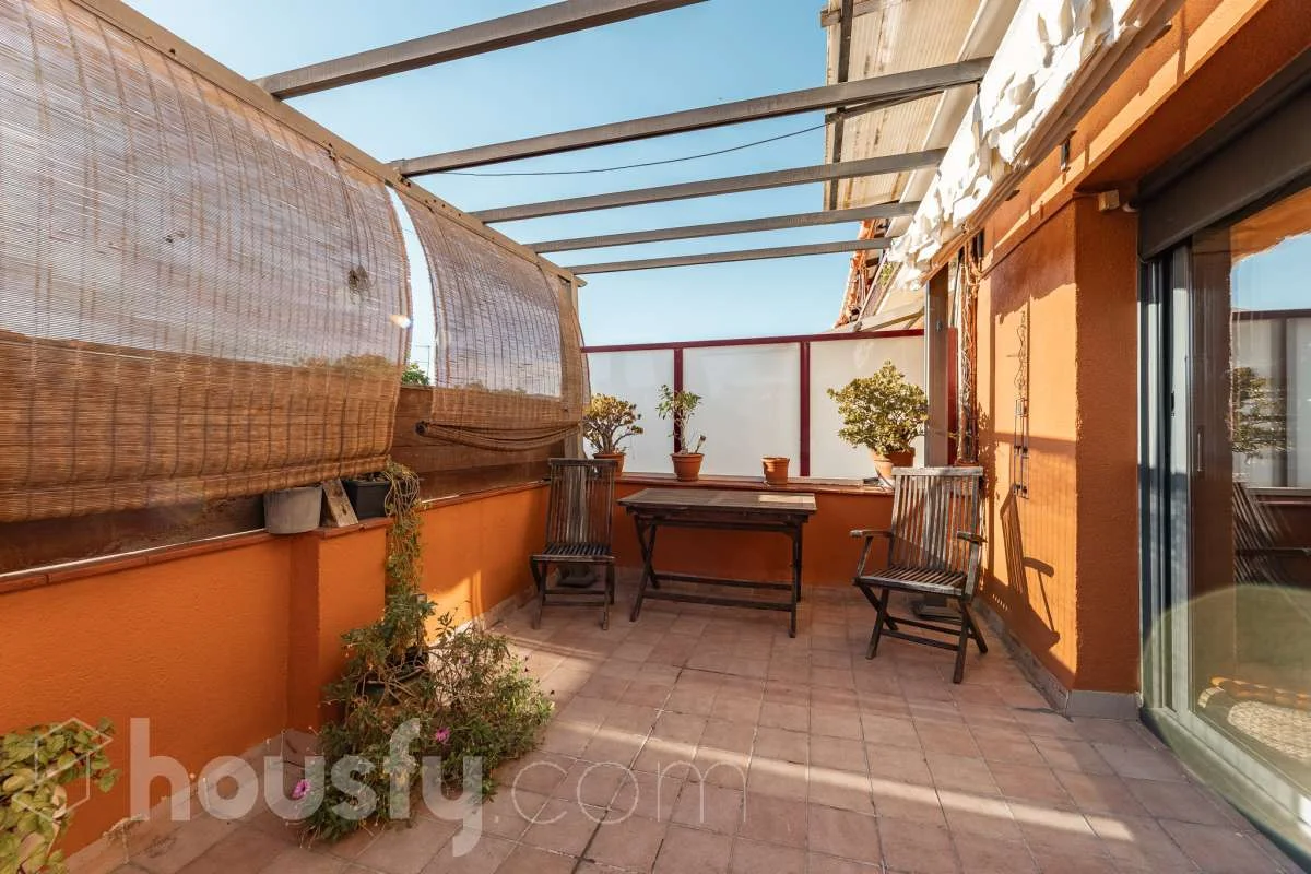 Private-terrace penthouse in Sant Andreu