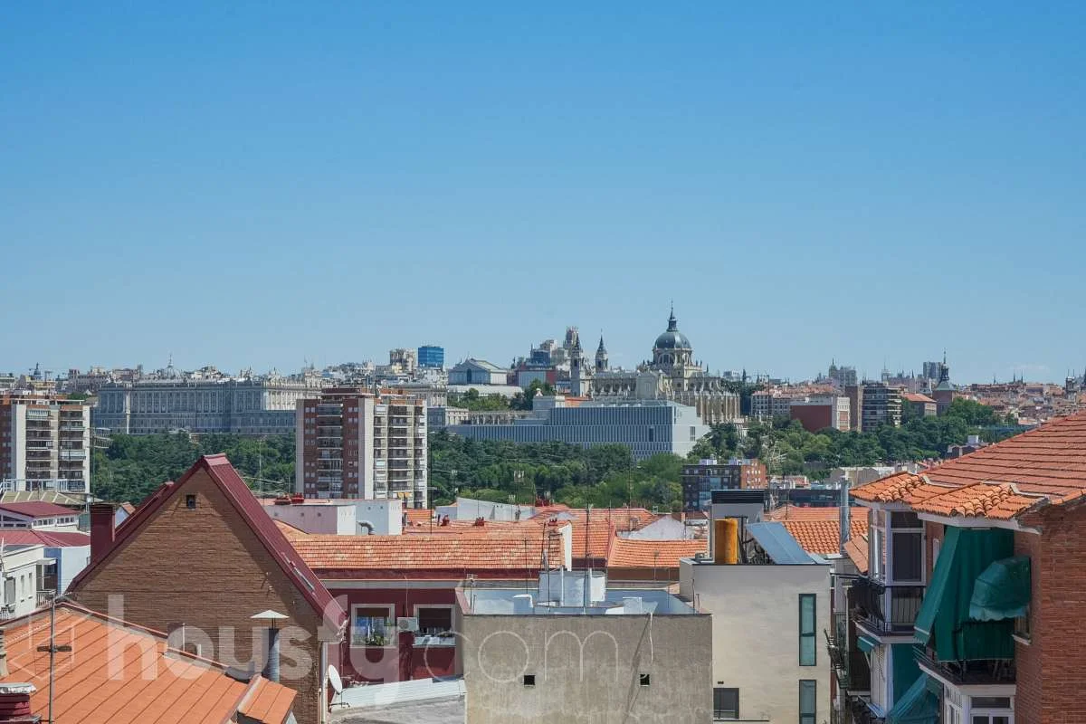 Three-bedroom flat in Puerta del Ángel