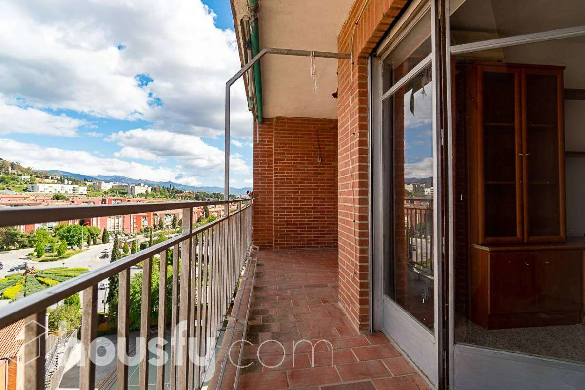 Piso de 107 m² y cuatro dormitorios en Granada