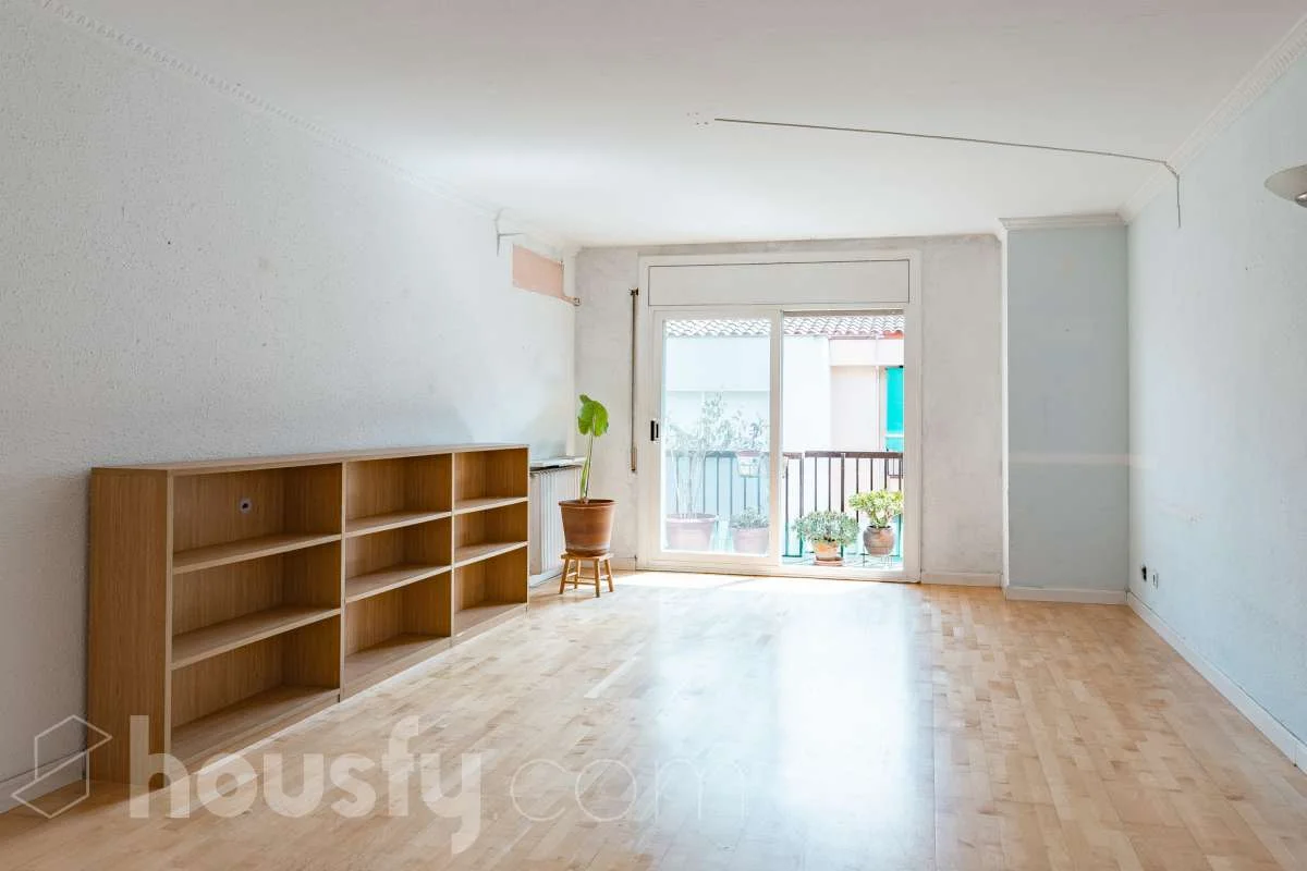 Amplio piso en Sant Pere, cuatro habitaciones