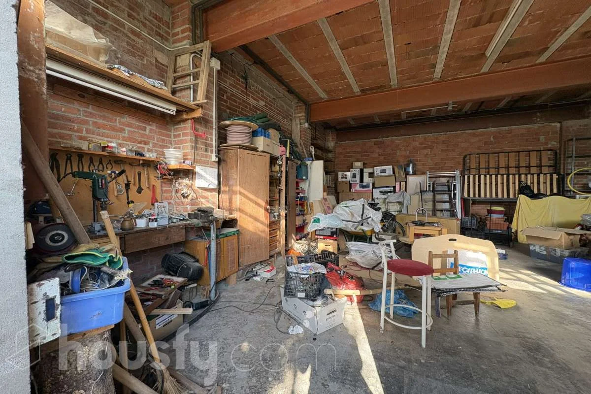Commercial unit with residential conversion potential