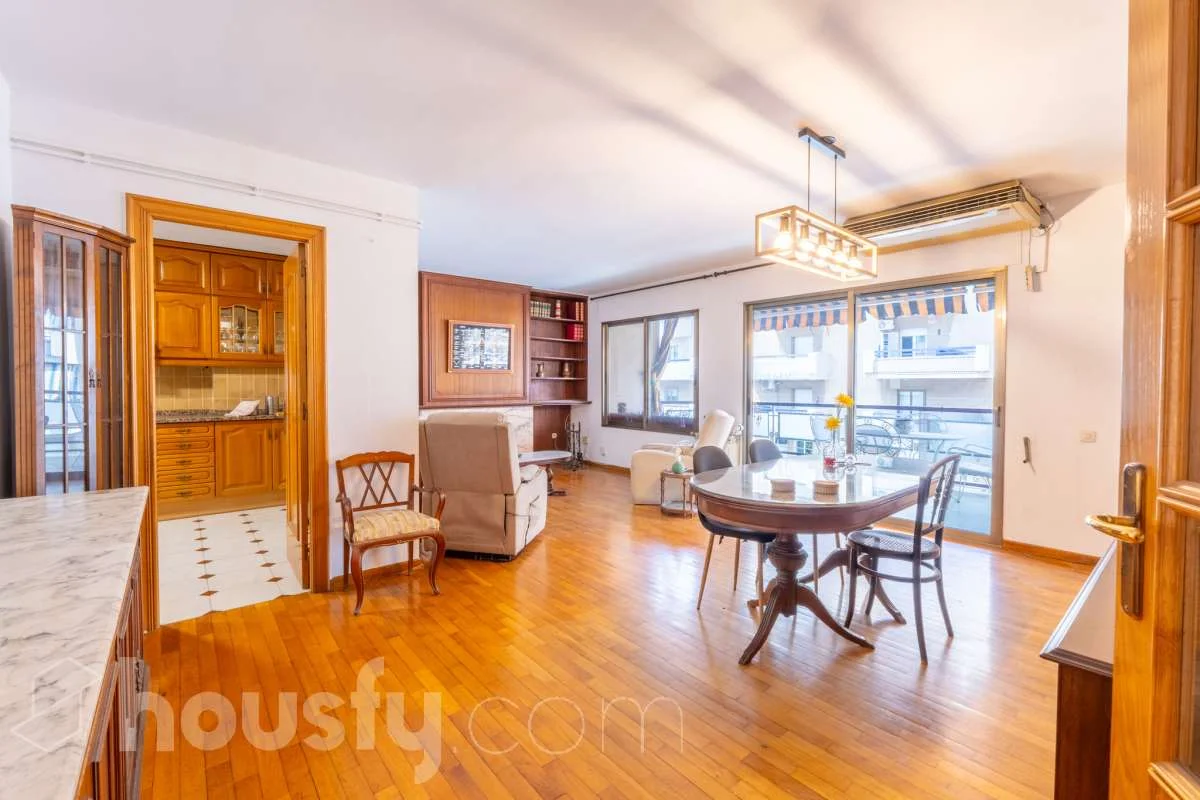 Spacious Vilanova flat, five bedrooms