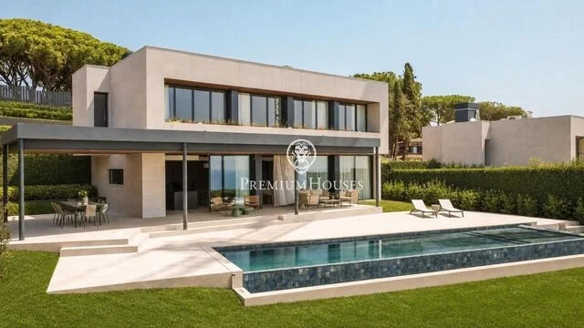 Six-home private sea-view complex