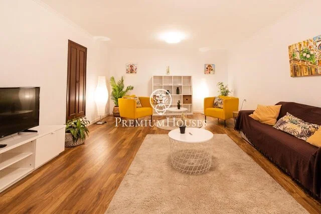 Tourist-licensed Part Alta building, seven bedrooms