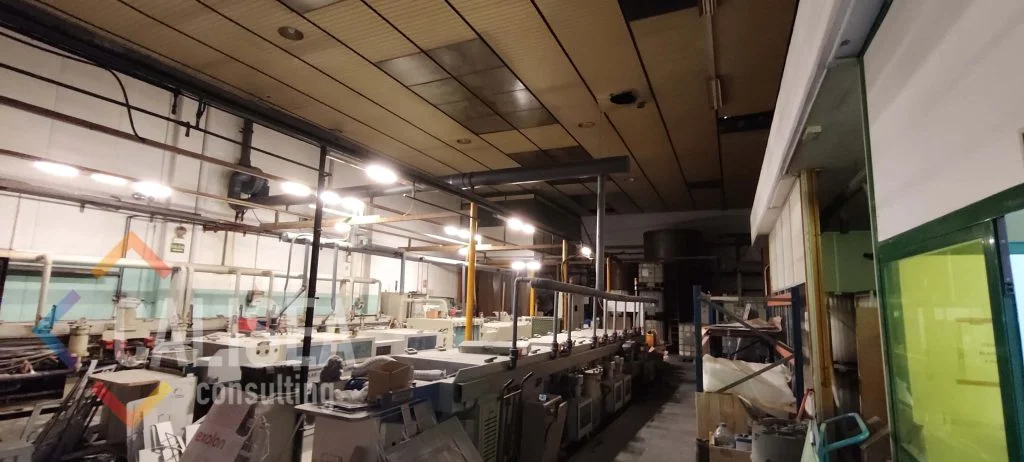 Industrial warehouse with 270 kW power