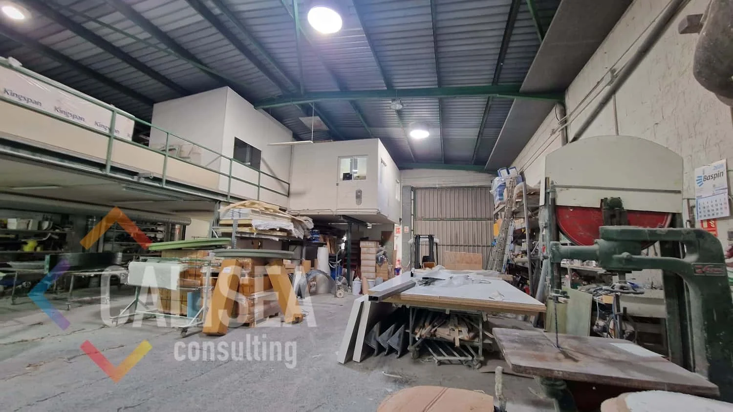 Nave industrial con oficinas en Santiga