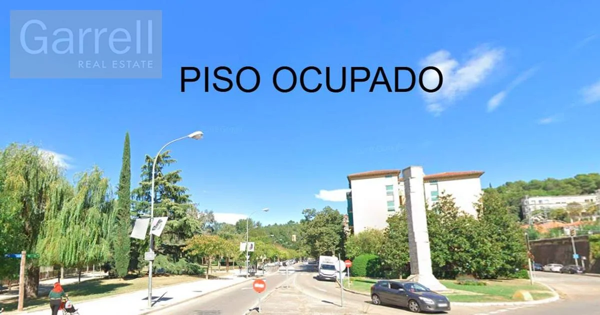 Occupied Girona flat, three bedrooms