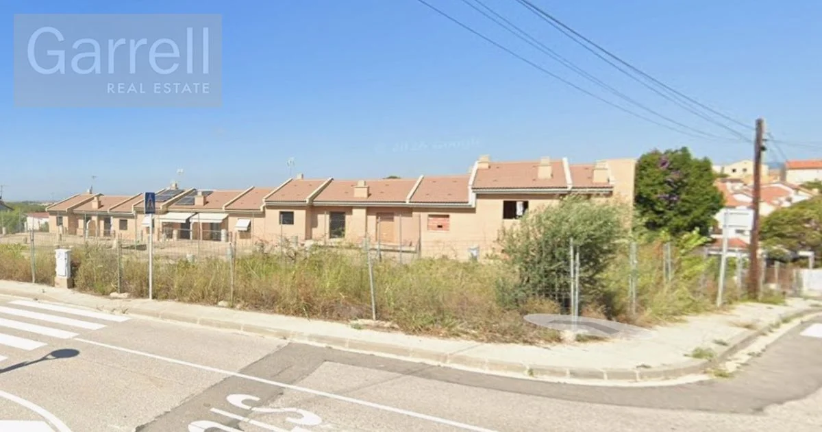 Solar de 870 m² para seis viviendas