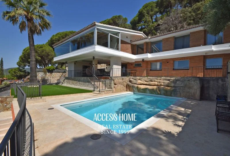 Reformed Cabrils villa, six bedrooms