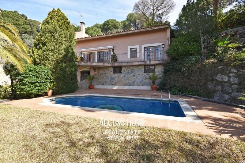 Gran chalet en Mataró con piscina y 7 dormitorios
