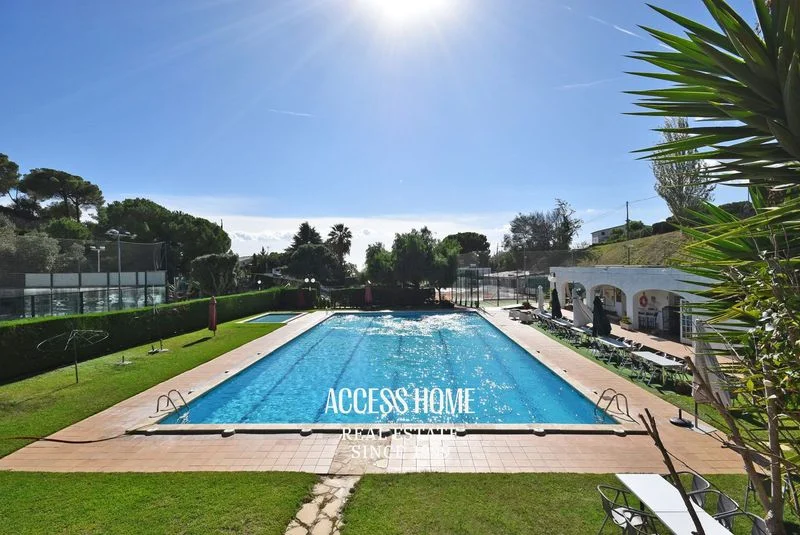 Renovated sports club with sea views