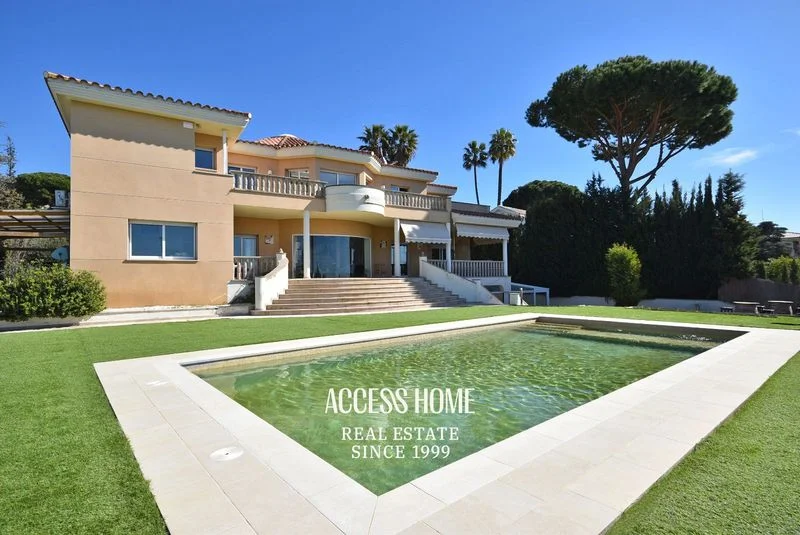 Villa de lujo en Alella con dos piscinas