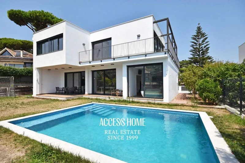 Casa nueva de seis dormitorios con vistas al mar