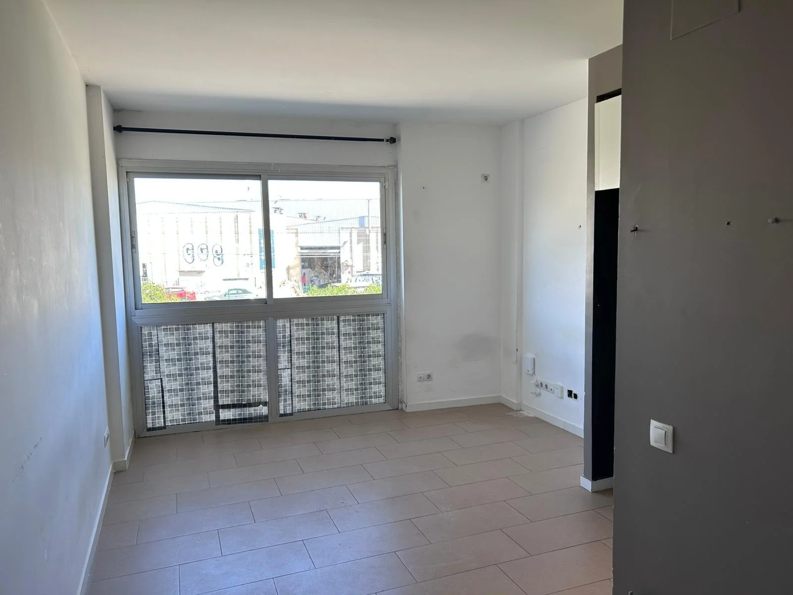 Compact Terrassa flat with renovation potential