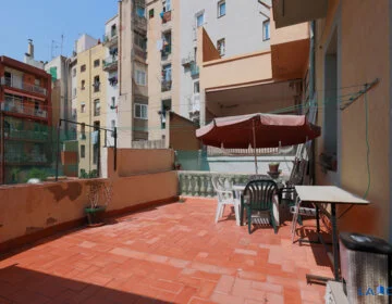 Spacious central flat with private terrace