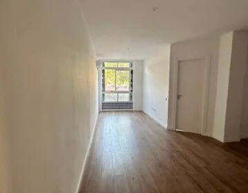 Piso reformado en Zona Franca, 3 dormitorios