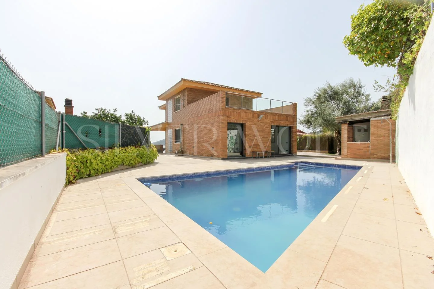 Villa amplia de seis dormitorios en Cervelló