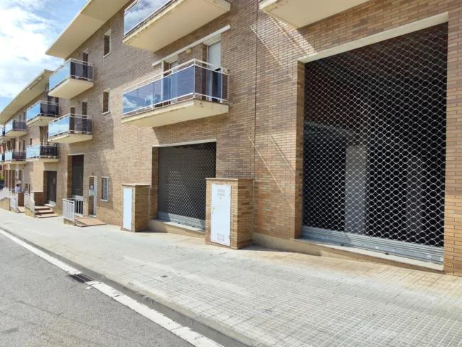 Local comercial nuevo de 661 m²