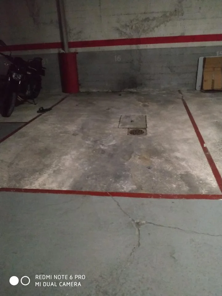 Large-car parking space in Parets