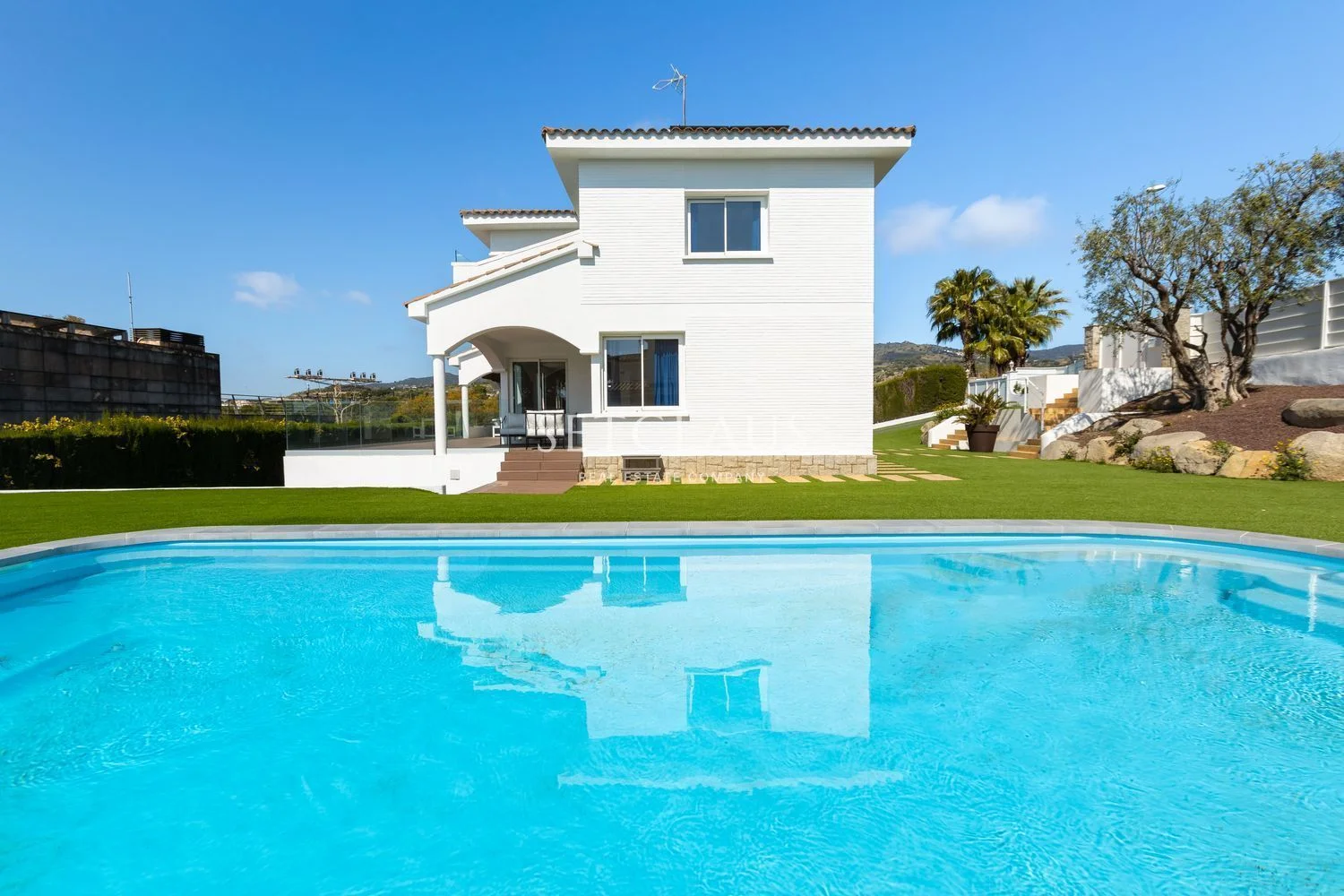 Amplia villa en Alella con vistas al mar